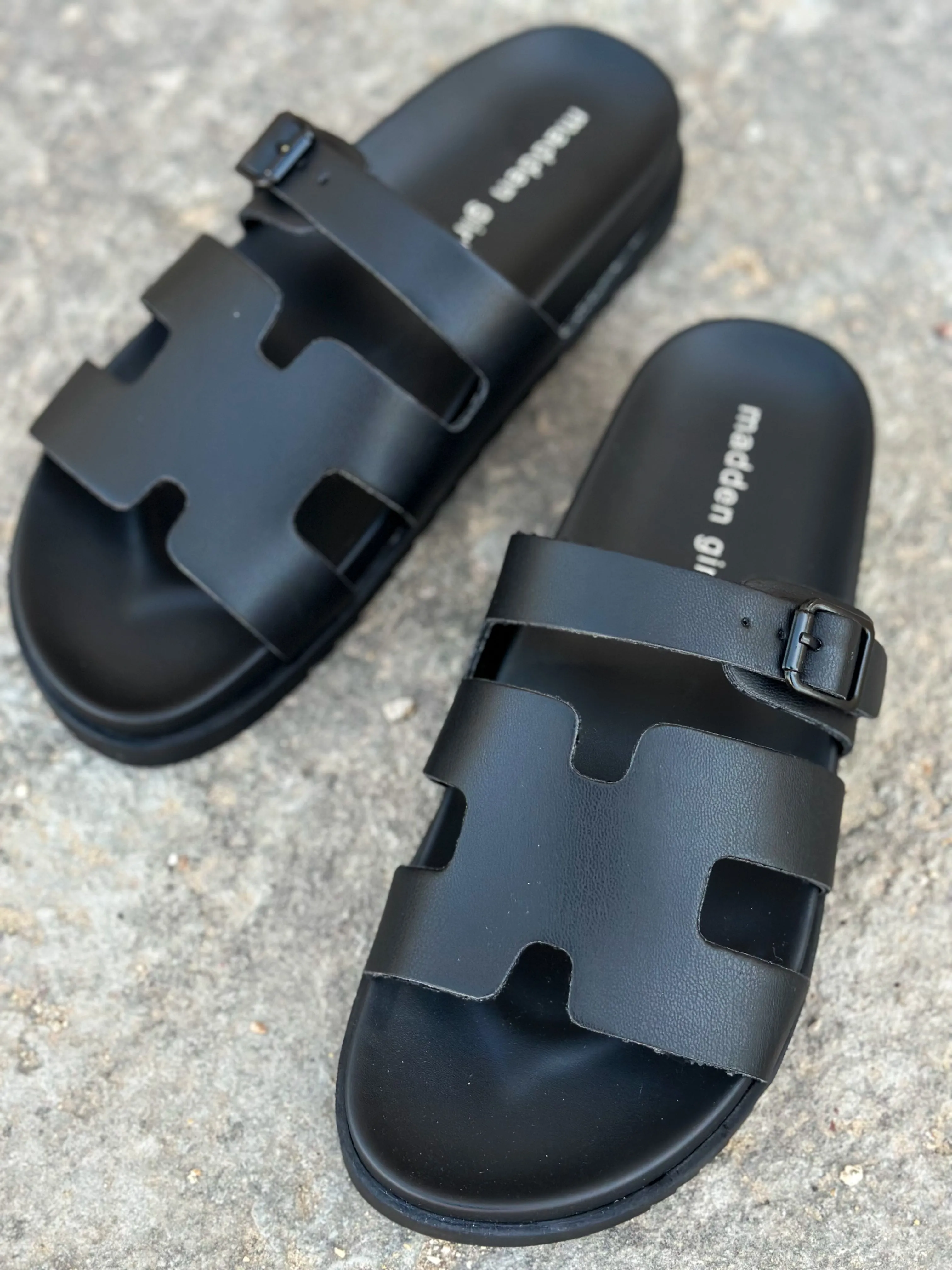 Darlaa Slip On Sandal - Black Paris