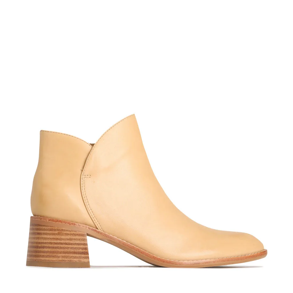 EOS Wylie Tan Leather